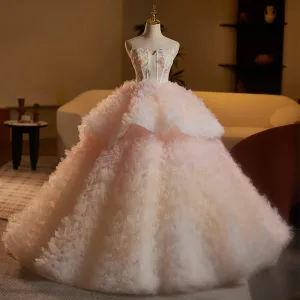 Stilig Gradient Färg Rodnande Rosa Beading Paljetter Appliqués Cascading Volanger Bröllopsklänningar 2025 Balklänning Axelbandslös Ärmlös Halterneck Långa Bröllop