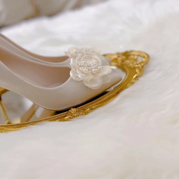 Elegant Champagne Pearl Appliques Wedding Shoes 2024 8 cm Stiletto Heels Pointed Toe Pumps High Heels