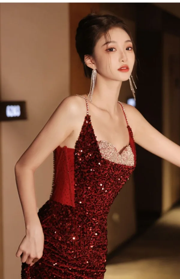 Scintillantes Bordeaux Perlage Paillettes Robe De Soirée 2024 Trompette / Sirène Bretelles Spaghetti Sans Manches Dos Nu Train De Balayage Soirée Robe De Ceremonie