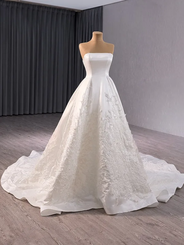 High-end White Beading Lace Flower Satin Wedding Dresses 2024 Ball Gown Strapless Sleeveless Backless Chapel Train Wedding