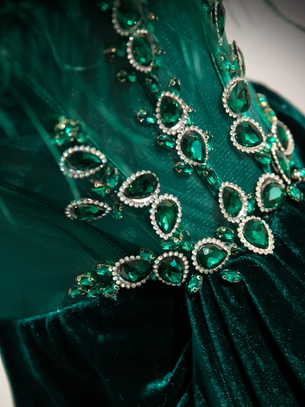 Elegant Dark Green Rhinestone Velvet Prom Dresses 2024 Trumpet / Mermaid Off-The-Shoulder Tassel Sleeveless Backless Sweep Train Prom Formal Dresses