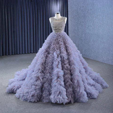 High End Charmant Grau Lavendel Handgefertigt Strass Plissee Ballkleider 2023 Ballkleid Rundhalsausschnitt Ärmellos Kapelle-Schleppe Ball Festliche Kleider