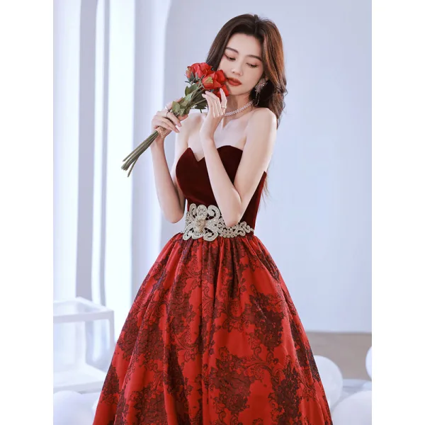Chic / Beautiful Burgundy Prom Dresses 2022 A-Line / Princess Suede Strapless Rhinestone Sleeveless Backless Floor-Length / Long Formal Dresses