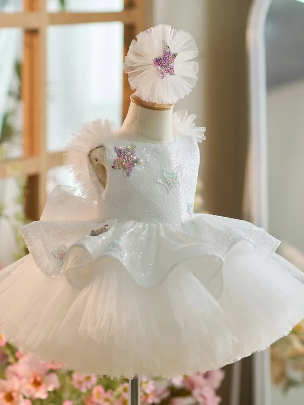 Bling Bling Blanche Paillettes Volants en Cascade Courte Robe Ceremonie Fille 2024 Robe Boule Encolure Dégagée Sans Manches Dos Nu Anniversaire