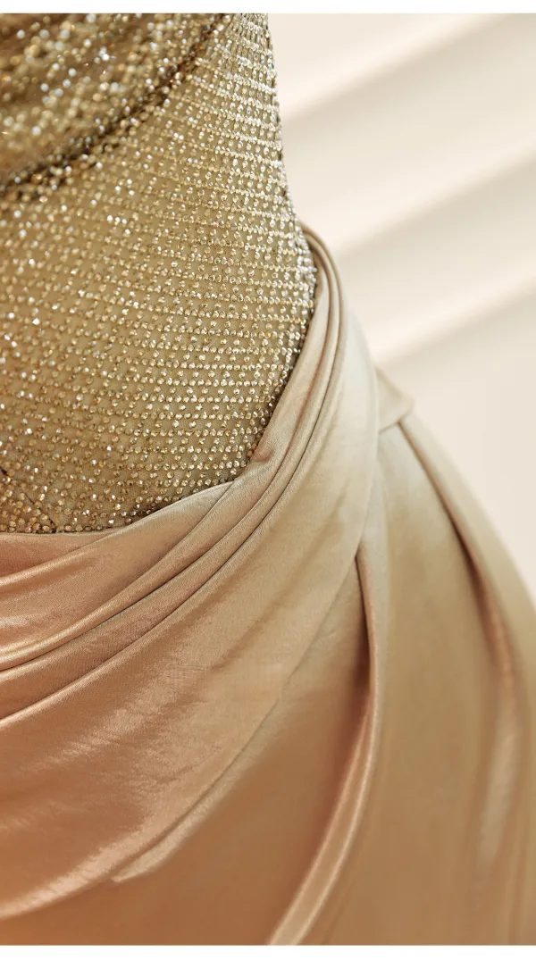 Sexy High End Gold Handgefertigt Strass Abendkleider 2026 Meerjungfrau Bandeau Ärmellos Rückenfreies Sweep / Pinsel Zug Abend Festliche Kleider
