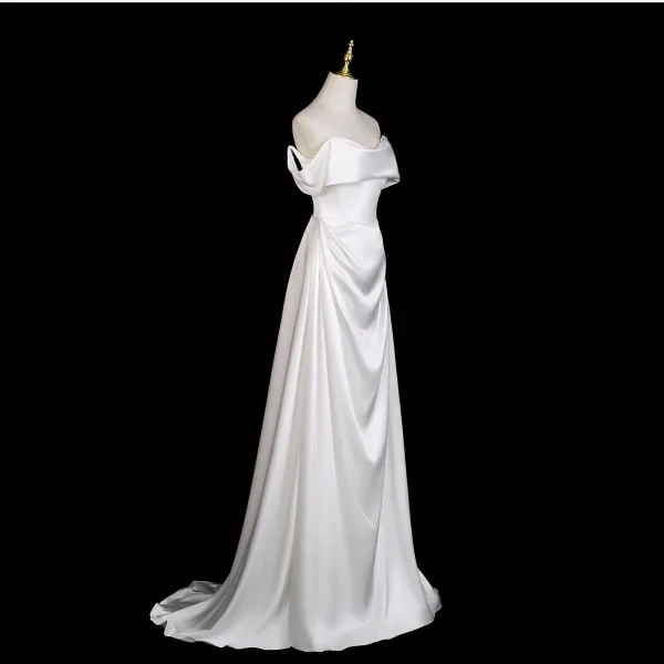 Charmant Weiß Satin Abendkleider 2025 A Linie Bandeau Ärmellos Rückenfreies Sweep / Pinsel Zug Abend Festliche Kleider