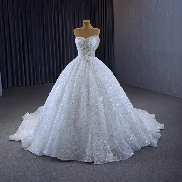 Luxe Blanche Fait main Perlage Perle Paillettes Robe De Mariée 2023 Robe Boule Bustier Sans Manches Dos Nu Chapel Train Mariage