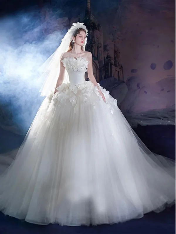 Elegant White Appliques Wedding Dresses 2025 Ball Gown Strapless Sleeveless Backless Court Train Wedding