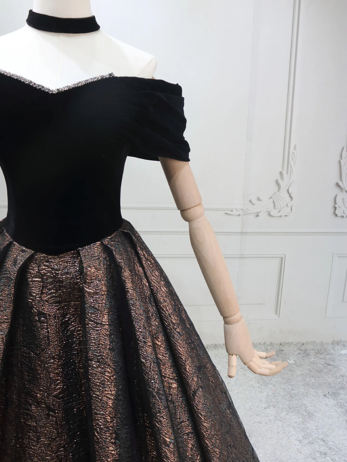 Vintage Retro Black Gold Ball Gown Prom Dresses 2025 Off-The-Shoulder Short Sleeve Long Vintage Retro Black Gold Ball Gown Prom Dresses 2025 Off-The-Shoulder Short Sleeve Long