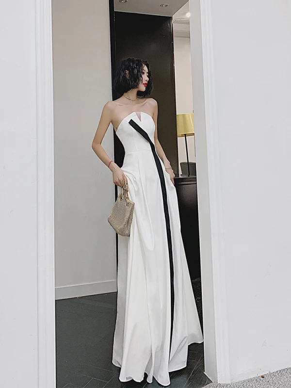 Modest / Simple Fashion Ivory Prom Dresses 2022 A-Line / Princess Strapless Sleeveless Backless Floor-Length / Long Formal Dresses