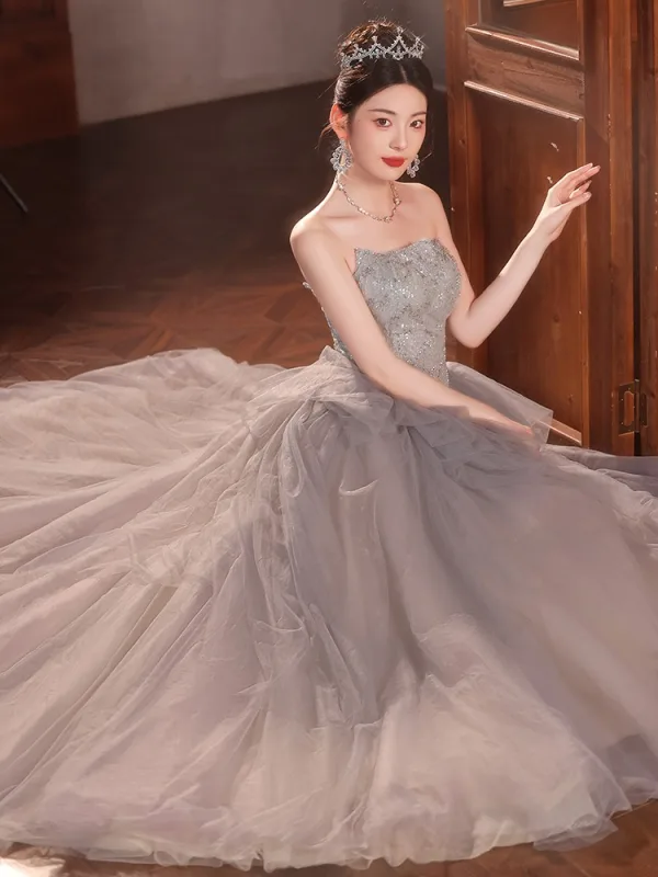 Charming Grey Beading Sequins Cascading Ruffles Prom Dresses 2024 Ball Gown Off-The-Shoulder Short Sleeve Backless Floor-Length / Long Prom Formal Dresses