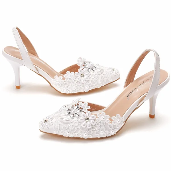 Chic / Belle Blanche Perle Faux Diamant En Dentelle Fleur Chaussure De Mariée 2022 7 cm Talons Aiguilles À Bout Pointu Mariage Talons Hauts