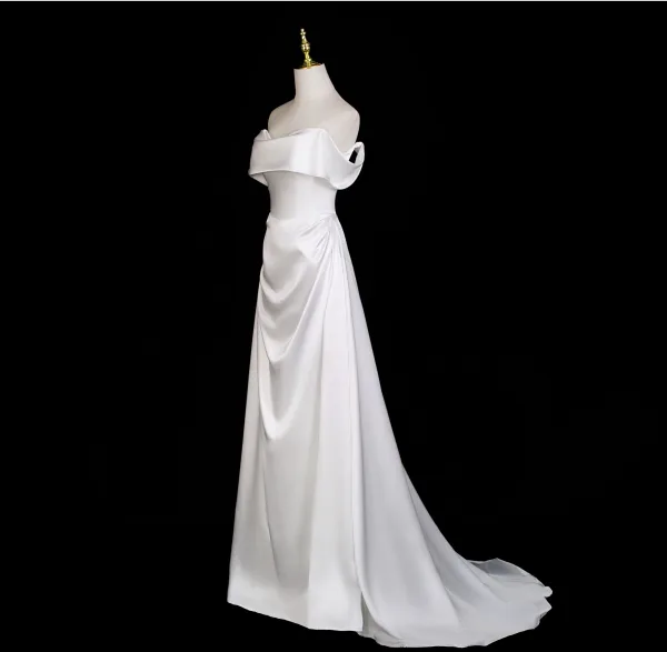 Charmant Weiß Satin Abendkleider 2025 A Linie Bandeau Ärmellos Rückenfreies Sweep / Pinsel Zug Abend Festliche Kleider