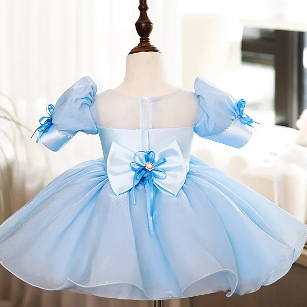 Mode Bleu Ciel Anniversaire Courte Robe Ceremonie Fille 2022 Robe Boule Encolure Dégagée Gonflée Manches Courtes Perle Noeud Robe Ceremonie Fille