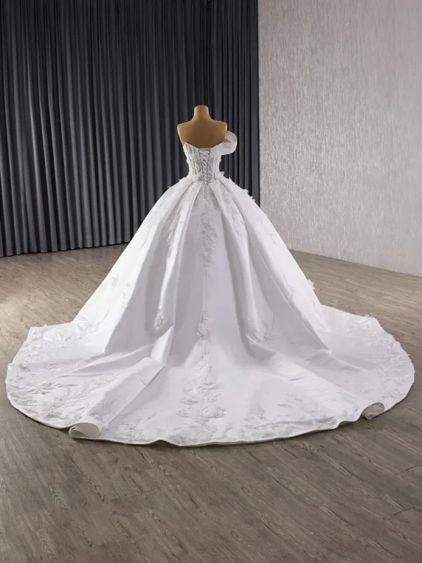 High End Weiß Handgefertigt Perlenstickerei Pailletten Applikationen Brautkleider / Hochzeitskleider 2025 Ballkleid One-Shoulder Ärmellos Rückenfreies Hof-Schleppe