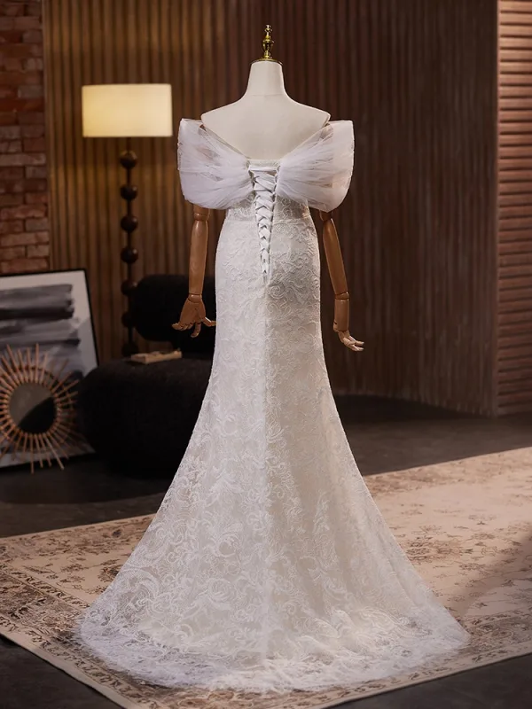 Schlicht Weiß Spitze Brautkleider / Hochzeitskleider 2024 Meerjungfrau Off Shoulder Kurze Ärmel Rückenfreies Sweep / Pinsel Zug Hochzeit