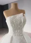 High End Weiß Handgefertigt Perlenstickerei Pailletten Applikationen Brautkleider / Hochzeitskleider 2024 Ballkleid Bandeau Ärmellos Rückenfreies Königliche Schleppe Hochzeit