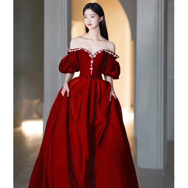 Elegant Burgundy Satin Rhinestone Prom Dresses 2023 A-Line / Princess Off-The-Shoulder Short Sleeve Backless Floor-Length / Long Prom Formal Dresses