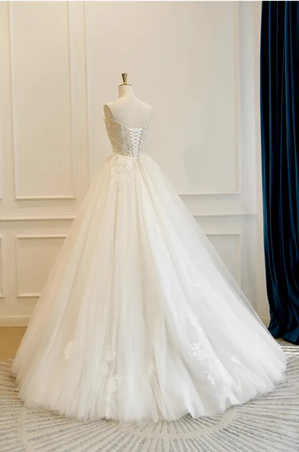Stunning A-Line / Princess Ivory Beading Lace Wedding Dresses 2025 U-Neck Crossed Straps Sleeveless Tulle