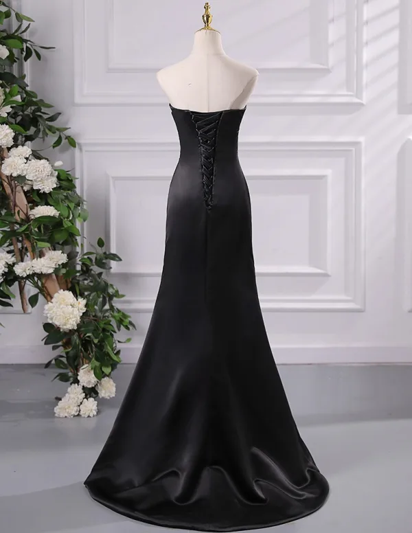 Audrey Hepburn-Stil Schwarz Ballkleider 2024 Meerjungfrau Ärmellos Rückenfreies Schleife Sweep / Pinsel Zug Ball Festliche Kleider