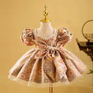 Fashion Blushing Pink Floral Pearl Short Flower Girl Dresses 2023 Ball Gown Birthday Square Neckline Short Sleeve