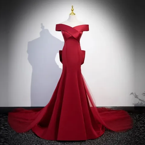 Vintage Burgunderrot Satin Abendkleider 2023 Meerjungfrau Off Shoulder Kurze Ärmel Rückenfreies Schleife Sweep / Pinsel Zug Abend Festliche Kleider