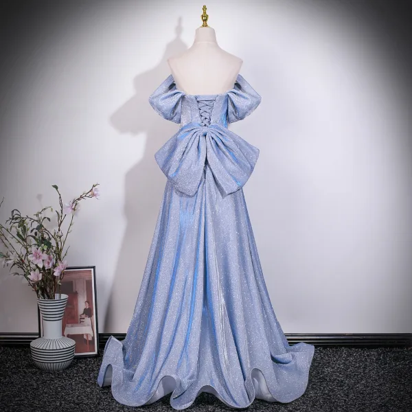 Charmant Bling Bling Bleu Ciel Perlage Faux Diamant Robe De Bal 2026 Princesse De l'épaule Manches Courtes Dos Nu Noeud Train De Balayage Robe De Ceremonie