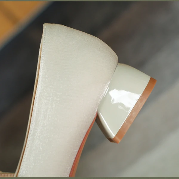 Chic / Beautiful Beige Prom Pearl Pumps 2023 Satin 3 cm Low Heel Thick Heels Square Toe Pumps High Heels