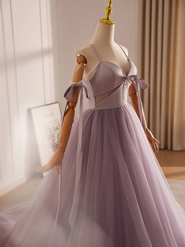 Charmant Lavendel Perlenstickerei Perle Schleife Ballkleider 2024 Ballkleid Spaghettiträger Ärmellos Rückenfreies Sweep / Pinsel Zug Ball Festliche Kleider
