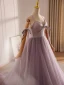 Charmant Lavendel Perlenstickerei Perle Schleife Ballkleider 2024 Ballkleid Spaghettiträger Ärmellos Rückenfreies Sweep / Pinsel Zug Ball Festliche Kleider