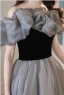 Élégant Gris Robe De Bal 2024 Princesse Volants De l'épaule Manches Courtes Dos Nu Train De Balayage Promo Robe De Ceremonie
