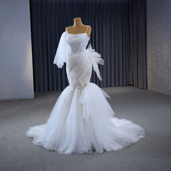 High End Charmant Weiß Perlenstickerei Pailletten Plissee Brautkleider / Hochzeitskleider 2023 Ballkleid Spaghettiträger Ärmellos Rückenfreies Hof-Schleppe Hochzeit