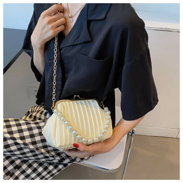 Vintage / Retro White Pearl Shell Prom Clutch Bags 2023