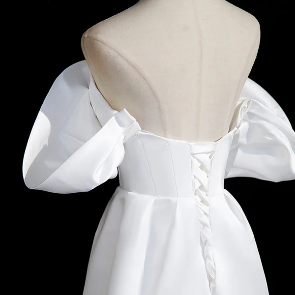 Vintage Schlicht Weiß Satin Asymmetrisch Ballkleider 2023 Off Shoulder Kurze Ärmel Rückenfreies Ball Festliche Kleider
