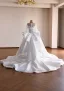 Luxus / Herrlich Ivory / Creme Perle Strass Spitze Blumen Fallende Rüsche Brautkleider / Hochzeitskleider 2026 Ballkleid Rundhalsausschnitt Lange Ärmel Satin Kapelle-Schleppe