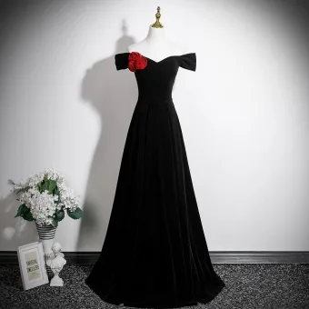 Fashion Black Velvet Appliques Evening Dresses 2025 A Line Princess Off The Shoulder Sleeveless Backless Floor Length Long Formal Dresses