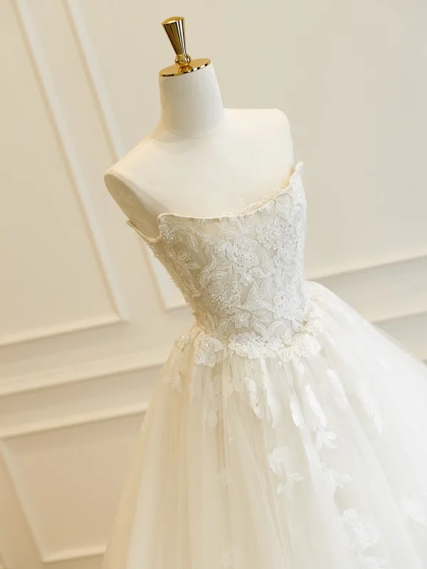 Stunning A-Line / Princess Ivory Beading Lace Wedding Dresses 2025 U-Neck Crossed Straps Sleeveless Tulle