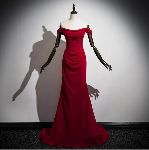 Charmant Bordeaux Avec Châle Robe De Soirée 2025 Trompette / Sirène De l'épaule Sans Manches Dos Nu Train De Balayage Robe De Ceremonie