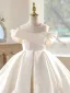 Elegante Ivory / Creme Applikationen Satin Hochzeit Blumenmädchenkleider 2026 Ballkleid Rundhalsausschnitt Kurze Ärmel Rückenfreies Lange