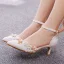 Chic / Belle Blanche En Dentelle Fleur Perle Faux Diamant Chaussure De Mariée 2023 Bride Cheville 5 cm Talons Aiguilles À Bout Pointu Mariage Talons Hauts