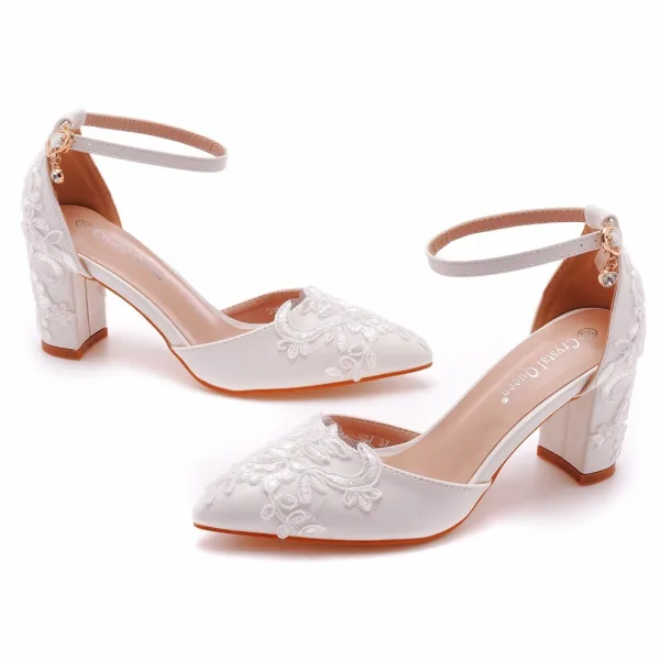 Elegant White Ankle Strap Lace Flower Wedding Shoes 2024 7 cm Thick Heels Pointed Toe Wedding High Heels