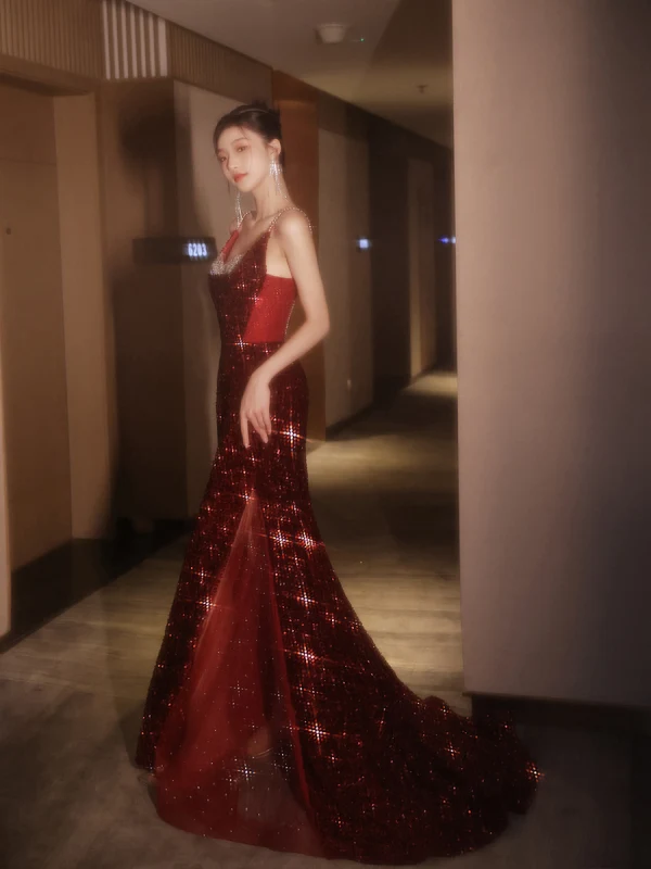 Scintillantes Bordeaux Perlage Paillettes Robe De Soirée 2024 Trompette / Sirène Bretelles Spaghetti Sans Manches Dos Nu Train De Balayage Soirée Robe De Ceremonie