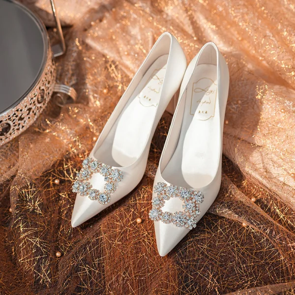 Edles Weiß Strass Satin Brautschuhe 2024 6 cm Spitzschuh Hochzeit Pumps Hochhackige Block Absätze