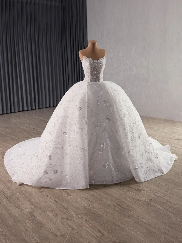 High End Weiß Handgefertigt Perlenstickerei Perle Pailletten Quinceañera Brautkleider / Hochzeitskleider 2025 Ballkleid Bandeau Ärmellos Rückenfreies Kapelle-Schleppe Tülle