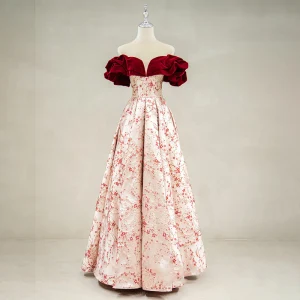 Élégant Bordeaux Impression Robe De Bal 2023 Princesse De L Épaule Volants Manches Courtes Dos Nu Longue Promo Robe De Ceremonie