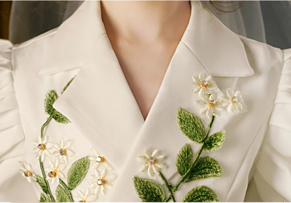 Vintage / Retro White Embroidered Wedding Cascading Ruffles Flower Girl Dresses 2024 Ball Gown Covered Button V-Neck Long Sleeve Floor-Length / Long