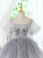 Charmant Gris Perlage Paillettes Appliques Anniversaire Robe De Fête 2024 Robe Boule Encolure Carrée Manches Courtes Dos Nu Courte Robe De Ceremonie