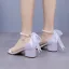 Sexy Weiß Perle Knöchelriemen Schleife Brautschuhe 2024 5 cm Thick Heels Peeptoes Hochzeit Sandaletten Hochhackige