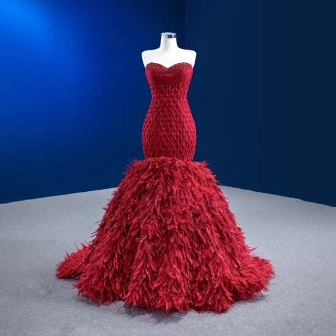 Gama Alta Sexy Rojo Rebordear Rhinestone Lentejuelas Pluma Vestidos de noche 2022 Trumpet / Mermaid Sin Tirantes Sin Mangas Sin Espalda Colas De La Corte Noche