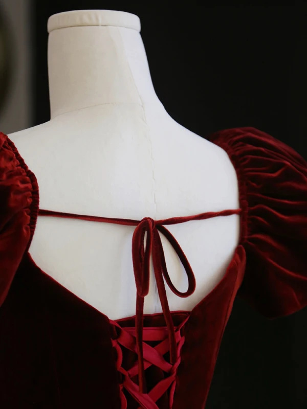 Élégant Bordeaux Paillettes Robe De Bal 2023 Princesse Bretelles Spaghetti Gonflée Manches Courtes Noeud Ceinture Dos Nu Longue Robe De Ceremonie